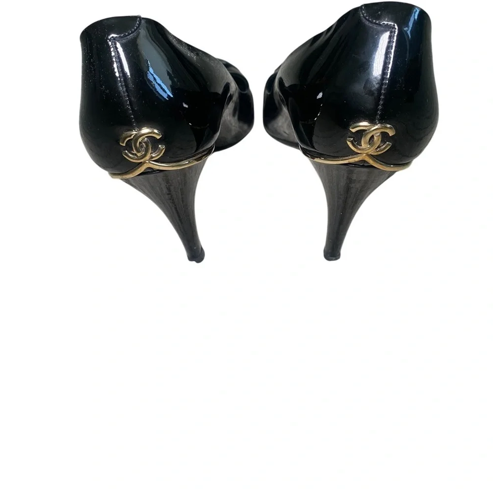 CHANEL Black Patent Leather Heels with Gold Accent size 39.5